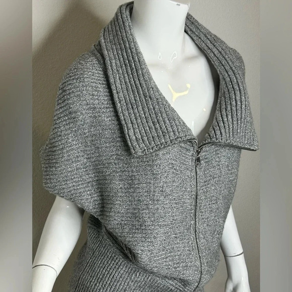 Cynthia Steffe Grey silver metallic front zipper sweater size XS. - Picture 3 of 14